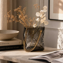 Charger l'image dans la galerie, Vase sac en verre noir transparent avec anse argent 20x12x24cm