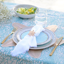 Charger l'image dans la galerie, Assiette plate turquoise en porcelaine 27x27x1.6cm