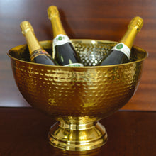 Charger l'image dans la galerie, Grande coupe champagne magnum dorée martelée 30 cm