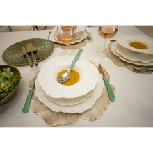 Charger l'image dans la galerie, Assiette creuse fleur blanche 24.5cm