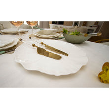 Charger l'image dans la galerie, Assiette de présentation / plat fleur blanche 35cm

