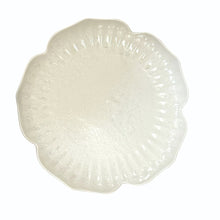 Charger l'image dans la galerie, Assiette plate en porcelaine blanche Florale 25.5cm
