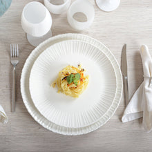 Charger l'image dans la galerie, Assiette plate blanche Flora 26.6x26.6x2cm
