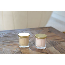 Charger l'image dans la galerie, Bougie marron avec couvercle doré parfum coco
