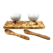 Charger l'image dans la galerie, Ensemble de 2 bols à trempette ronds en porcelaine (Ø 8,5 cm) avec 2 cuillères sur bois d'olivier
