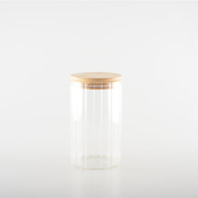 Charger l'image dans la galerie, Pot de rangement en verre et couvercle en bois 9x9x15cm
