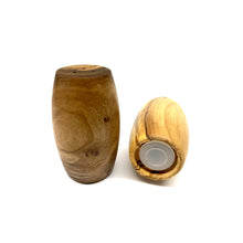 Charger l'image dans la galerie, Set de 2 salières et poivrières FASS en bois d'olivier
