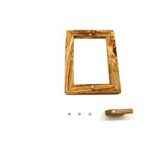 Charger l'image dans la galerie, Cadre photo en bois d'olivier pour photos de 10 x 15 cm
