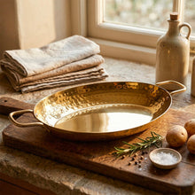 Charger l'image dans la galerie, Casserole ovale dorée 25x18.5x4cm
