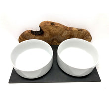 Charger l'image dans la galerie, Station d'alimentation MOUNTAIN 2x 1,5 litre bol en porcelaine bois d'olivier
