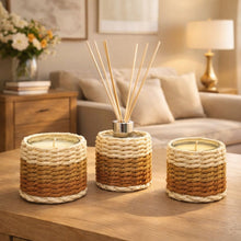 Charger l'image dans la galerie, Bougie en verre tresse marron et jaune parfum musc petit modèle
