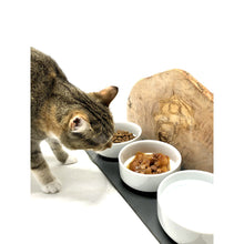 Charger l'image dans la galerie, Station d'alimentation "Chats uniquement" TRIO MOUNTAIN bois d'olivier

