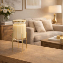 Charger l'image dans la galerie, Bougie dorée parfum vanille avec support en métal doré
