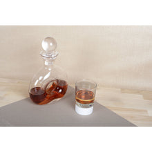 Charger l'image dans la galerie, Carafe à whisky en verre avec trou 19x27.5cm
