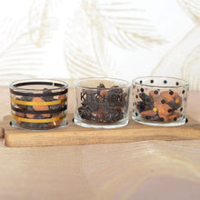 Charger l'image dans la galerie, Set apéritif de 3 verres avec plateau en bois 29.5x8x6.1cm
