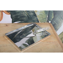 Charger l'image dans la galerie, Plateau rectangulaire martelé effet miroir 30.5x21x1.25cm

